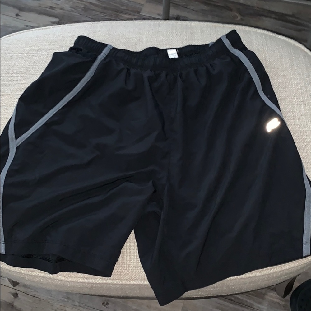 Roadrunner men’s shorts